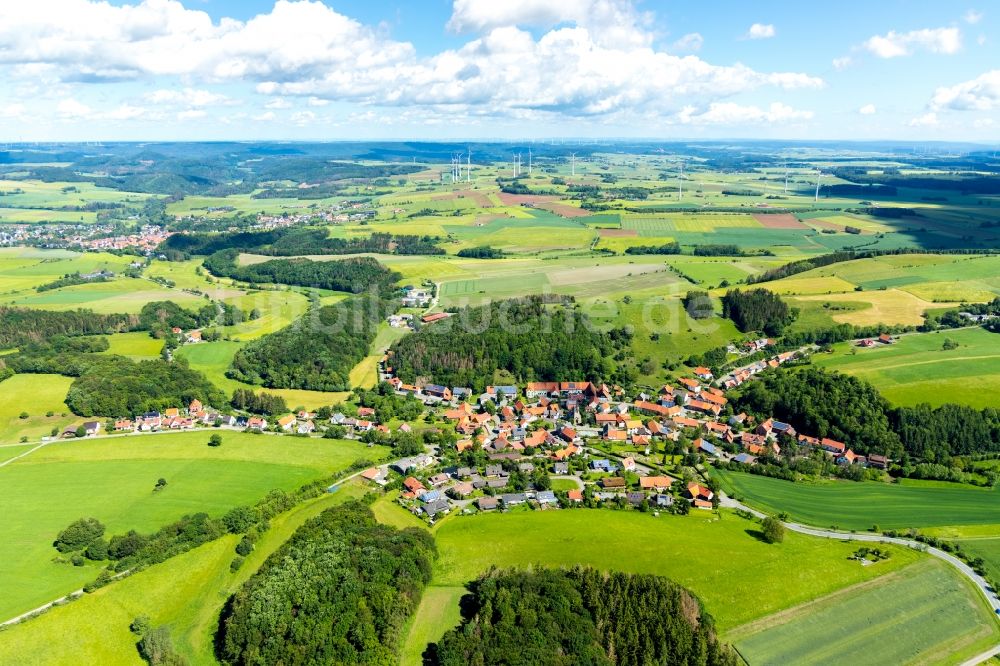 Wirmighausen aus der Vogelperspektive: Dorfkern in Wirmighausen im Bundesland Hessen, Deutschland