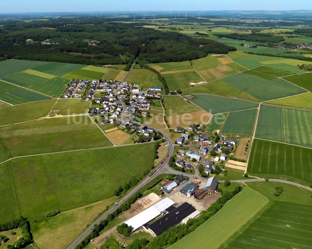 Wüschheim aus der Vogelperspektive: Dorfkern in Wüschheim im Bundesland Rheinland-Pfalz