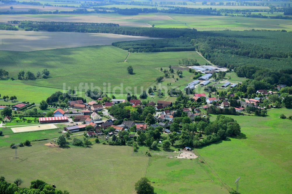 Wutzetz von oben - Dorfkern in Wutzetz im Bundesland Brandenburg, Deutschland