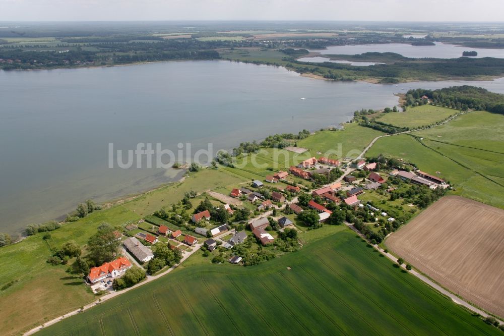 Zielow aus der Vogelperspektive: Dorfkern von Zielow am Ufer der Müritz im Bundesland Mecklenburg-Vorpommern