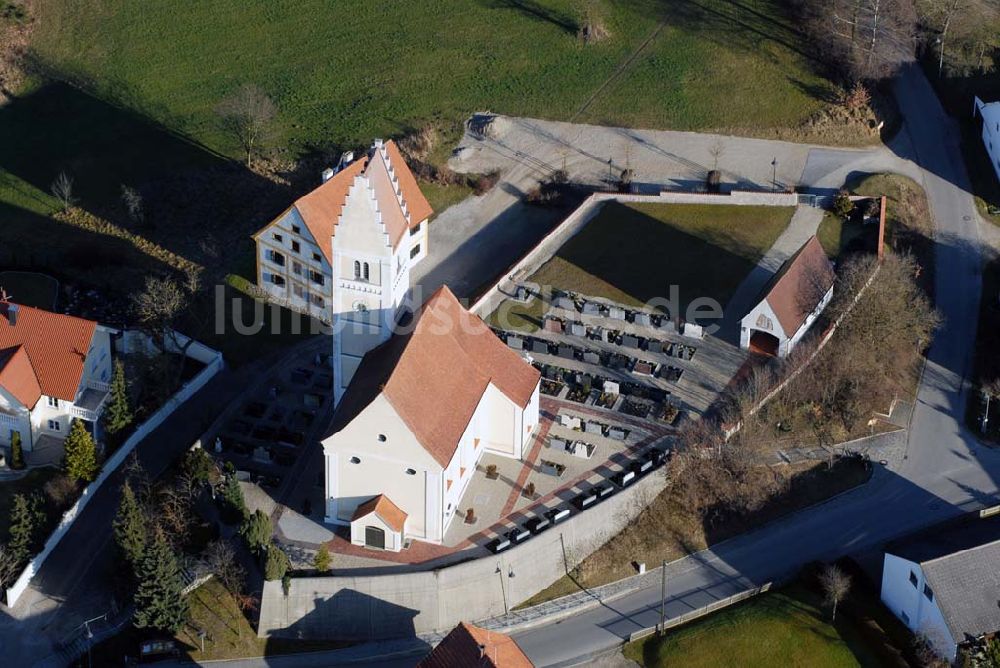 Sielenbach aus der Vogelperspektive: Dorfkirche St. Katharina