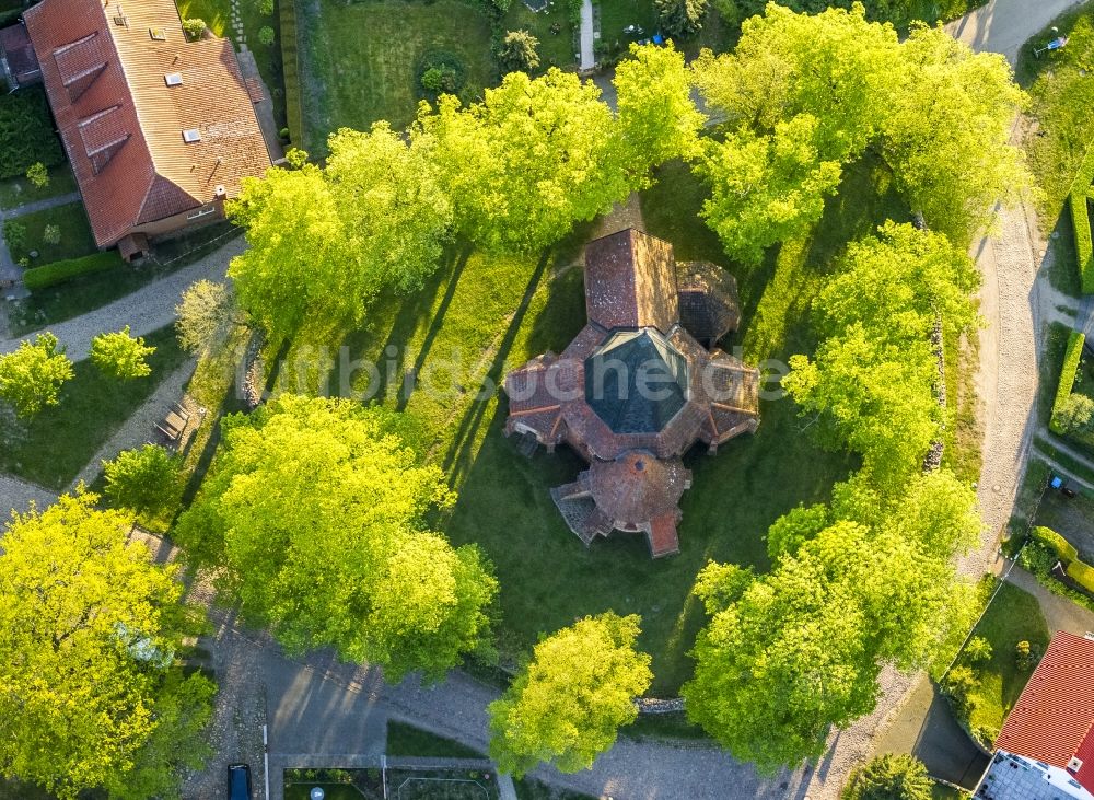 Ludorf von oben - Dorfkirche Ludorf im Bundesland Mecklenburg-Vorpommern