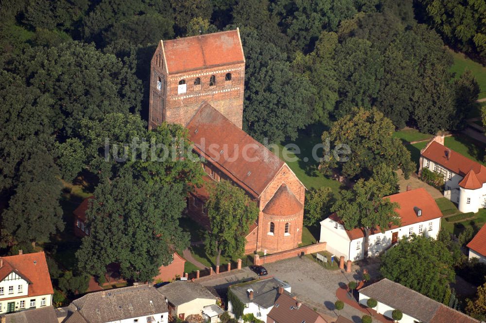 Luftbild Schönhausen (Elbe) - Dorfkirche Schönhausen