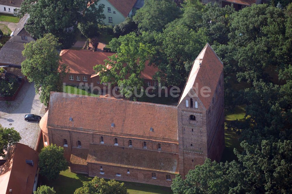 Luftaufnahme Schönhausen (Elbe) - Dorfkirche Schönhausen