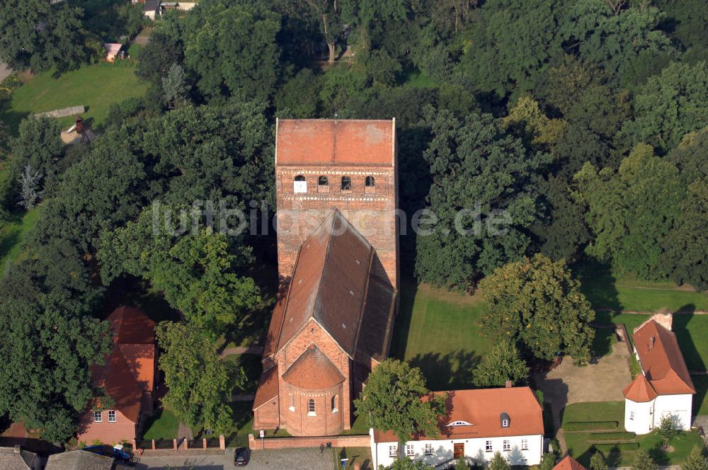 Luftaufnahme Schönhausen (Elbe) - Dorfkirche Schönhausen