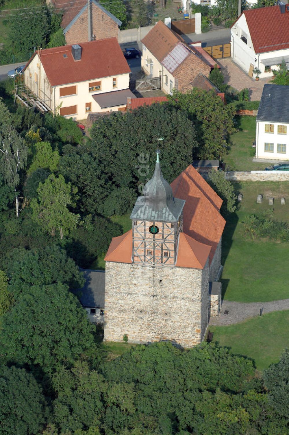 Luftaufnahme Pretzien - Dorfkirche St. Thomas in Pretzien