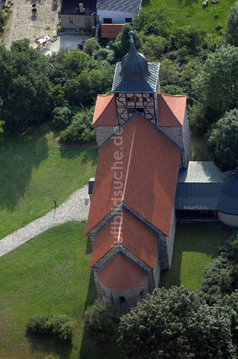 Luftaufnahme Pretzien - Dorfkirche St. Thomas in Pretzien