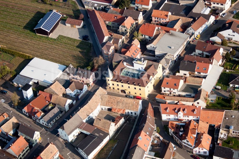 Luftaufnahme Herxheim am Berg - Dorfmitte in Herxheim am Berg im Bundesland Rheinland-Pfalz, Deutschland