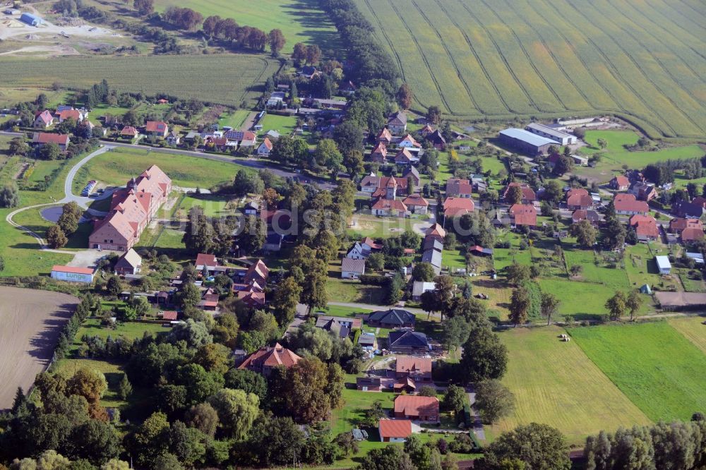 Brahlstorf von oben - Dorfzentrum in Brahlstorf im Bundesland Mecklenburg-Vorpommern