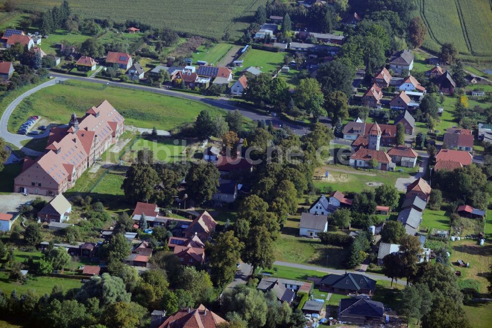 Brahlstorf aus der Vogelperspektive: Dorfzentrum in Brahlstorf im Bundesland Mecklenburg-Vorpommern