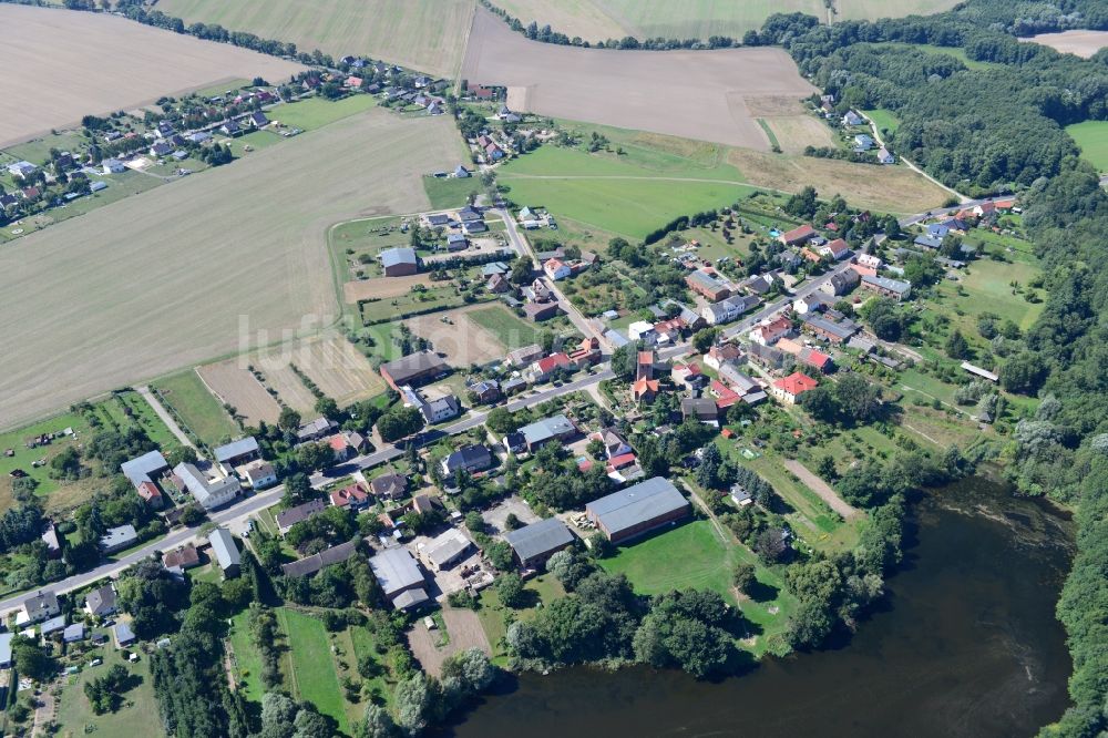 Luftbild Krummensee - Dorfzentrum von Krummensee am Ufer des Haussee im Bundesland Brandenburg