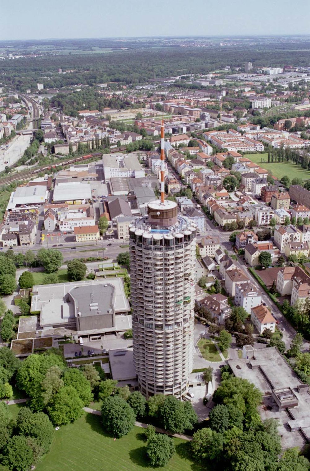 Augsburg / Bayern von oben - Dorint **** Hotel Augsburg Umbau und Modernisierung, Neubau eines Konferenzbereiches Imhofstraße 12 86159 Augsburg 24