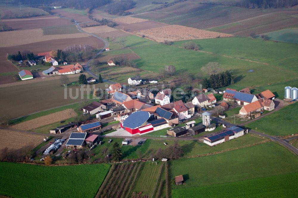 Kapellen-Drusweiler aus der Vogelperspektive: Drehbares Solarkraftwerk auf einem Stall im Ortsteil Deutschhof in Kapellen-Drusweiler im Bundesland Rheinland-Pfalz