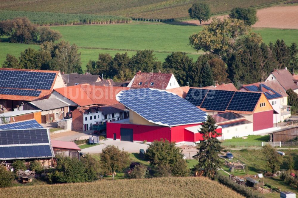 Kapellen-Drusweiler von oben - Drehbares Solarkraftwerk auf einem Stall im Ortsteil Deutschhof in Kapellen-Drusweiler im Bundesland Rheinland-Pfalz