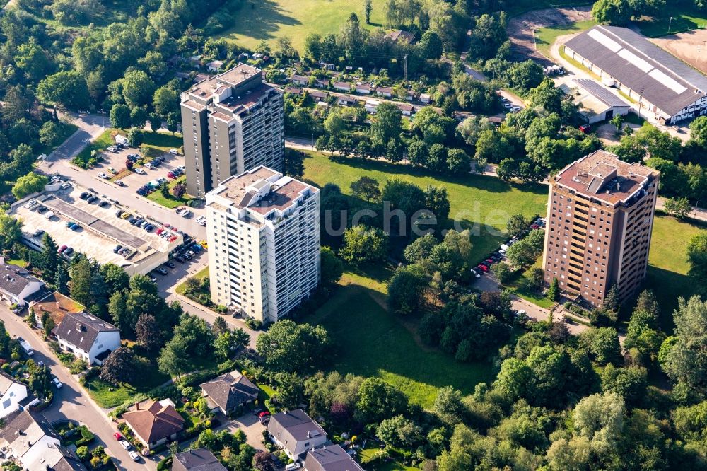 Luftbild Neuhofen - Drei Hochhaus- Gebäude im Wohngebiet Woogstraße in Neuhofen im Bundesland Rheinland-Pfalz, Deutschland