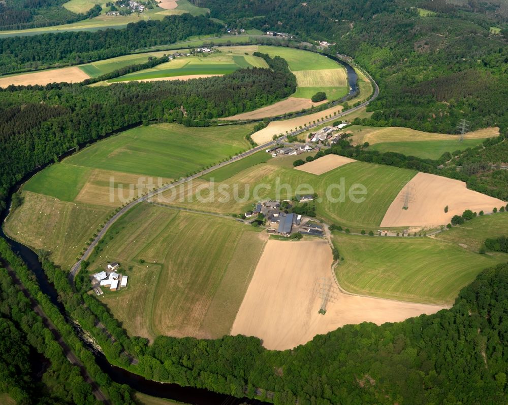 Hövels von oben - Drei landwirtschaftliche Höfe an der Sieg in Hövels im Bundesland Rheinland-Pfalz