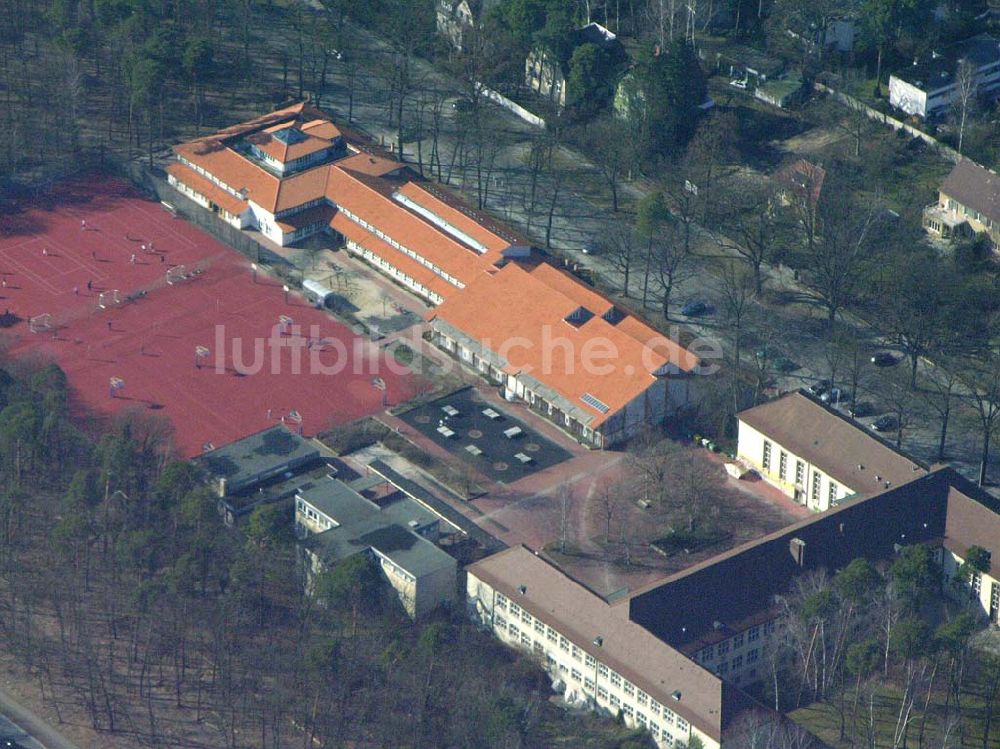 Berlin Steglitz-Zehlendorf aus der Vogelperspektive: Dreilinden Grundschule und Gymnasium