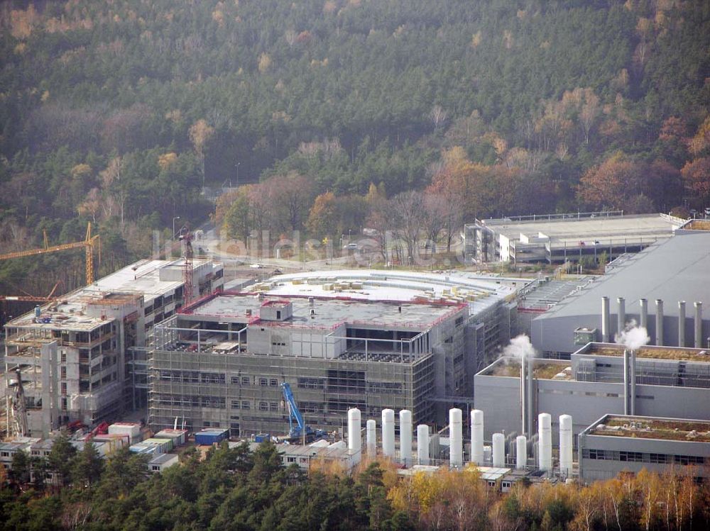 Dresden aus der Vogelperspektive: 14.11.2004 Dresden Erweiterungsbau Infinion Chipfabrik Dresden