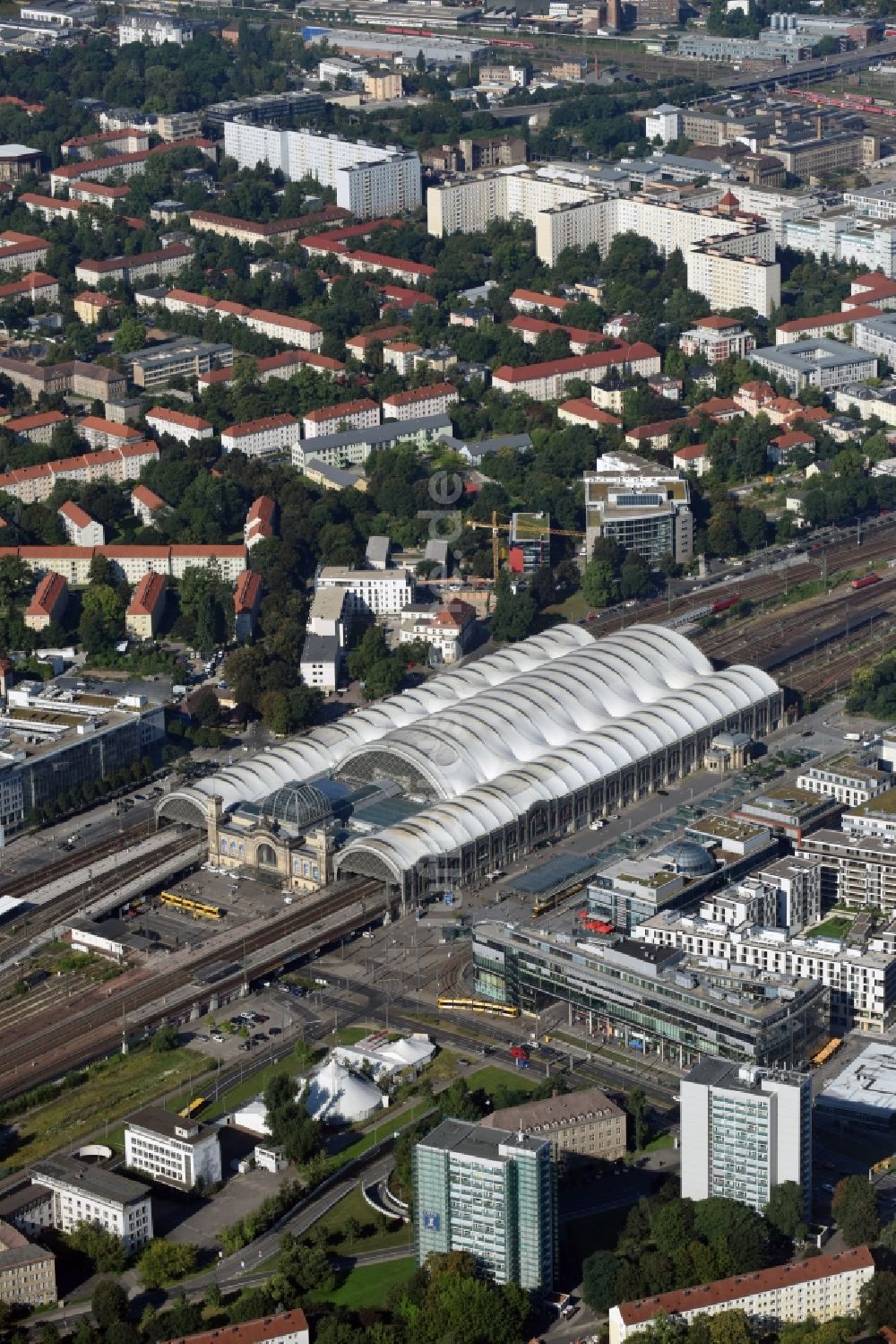 Dresden aus der Vogelperspektive: Dresdener Hauptbahnhof in Dresden im Bundesland Sachsen