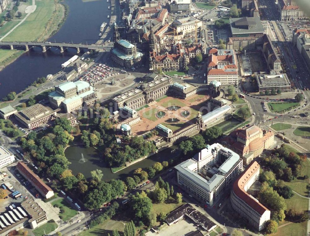 Dresden aus der Vogelperspektive: Dresdner Bank - Neubau am Zwinger in der Dresdner Altstadt