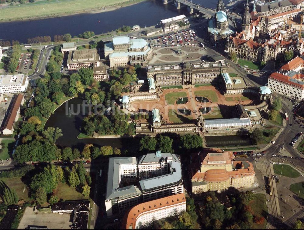 Dresden aus der Vogelperspektive: Dresdner Bank - Neubau am Zwinger in der Dresdner Altstadt