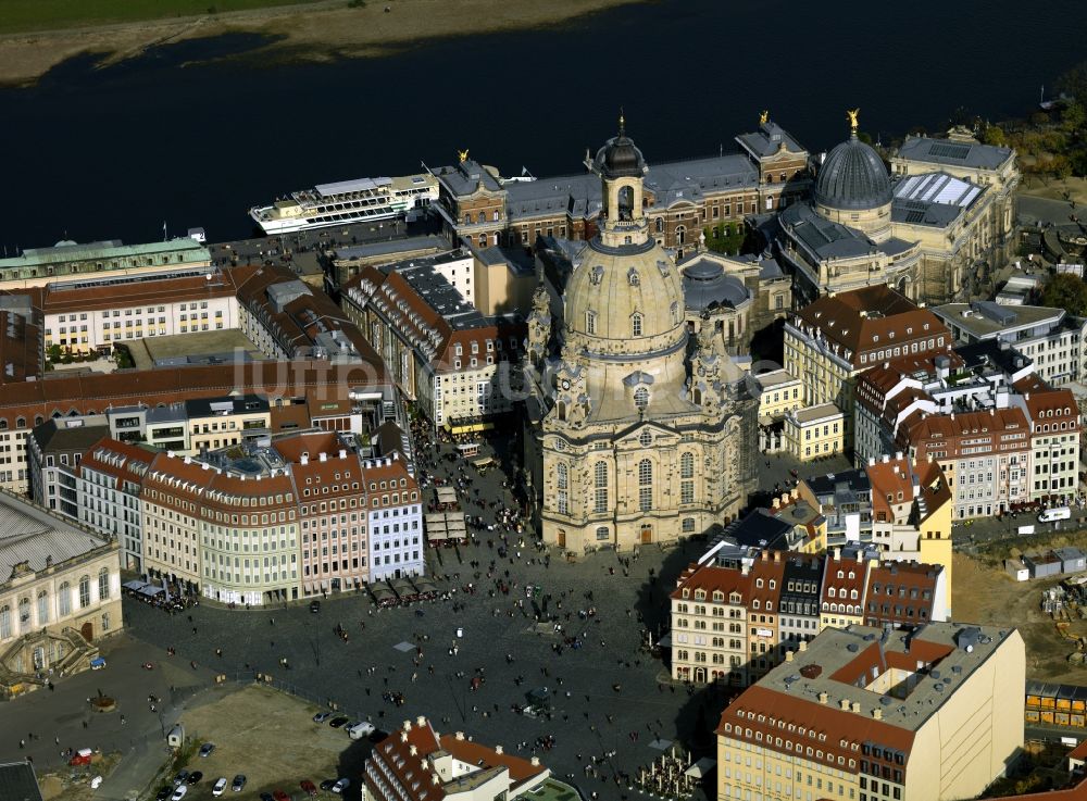 Dresden aus der Vogelperspektive: Dresdner Frauenkirche auf dem Neumarkt in Dresden