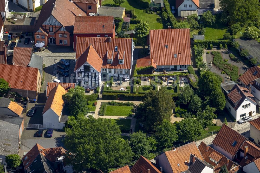 Luftbild Rietberg - Drostenhaus mit Drostengarten in der Innenstadt Rietberg in Ostwestfalen im Bundesland Nordrhein-Westfalen