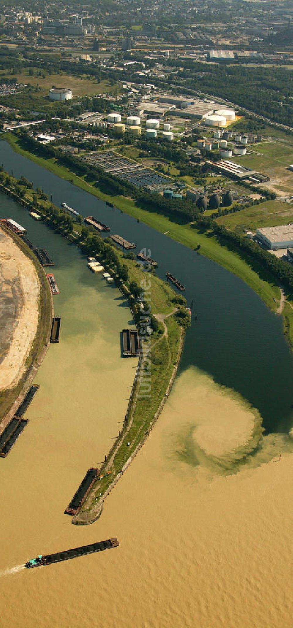 Duisburg von oben - Duisburg-Ruhrort bei Hochwasser