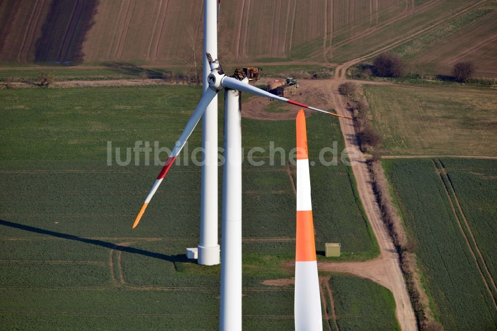 Wellen von oben - Durch Brand- Schaden zerstörtes Windrad- Windkraftwerk bei Wellen in Sachsen-Anhalt