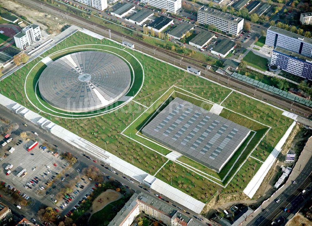 Luftbild Berlin - Friedrichshain - Durch Grundstücksstreitigkeiten immer noch nicht restlos fertiges Areal des Velodroms an der Landsberger Allee in Berlin - ein Objekt der OSB - Sportstättenbau GmbH