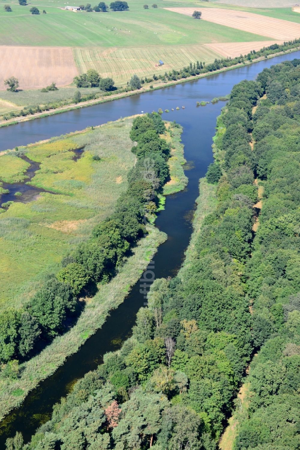 Parchau von oben - Durchstich Parchau im Elbe-Havel-Kanal im Bundesland Sachsen-Anhalt