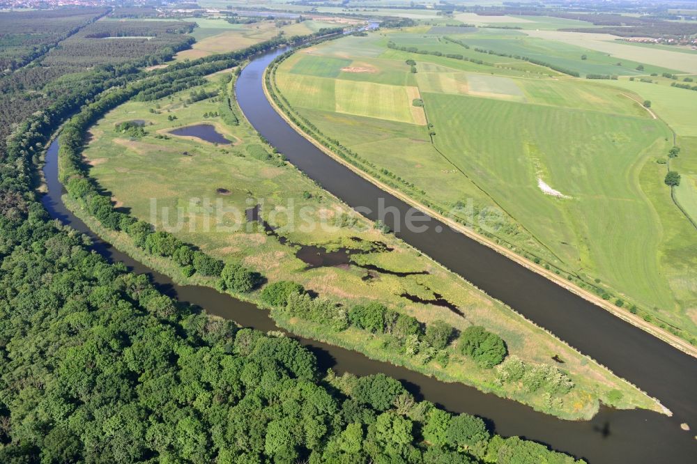 Parchau von oben - Durchstich Parchau im Elbe-Havel-Kanal im Bundesland Sachsen-Anhalt