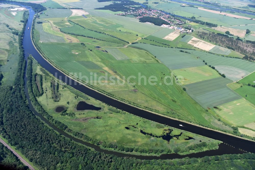 Parchau von oben - Durchstich Parchau im Elbe-Havel-Kanal im Bundesland Sachsen-Anhalt