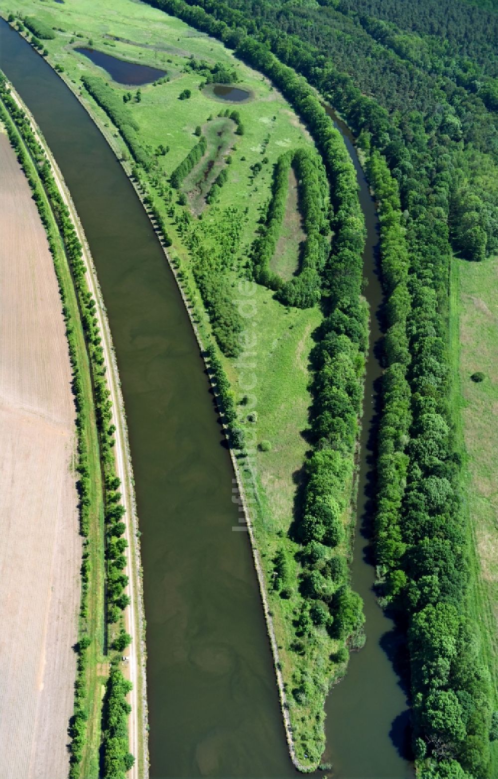 Parchau von oben - Durchstich Parchau im Elbe-Havel-Kanal im Bundesland Sachsen-Anhalt