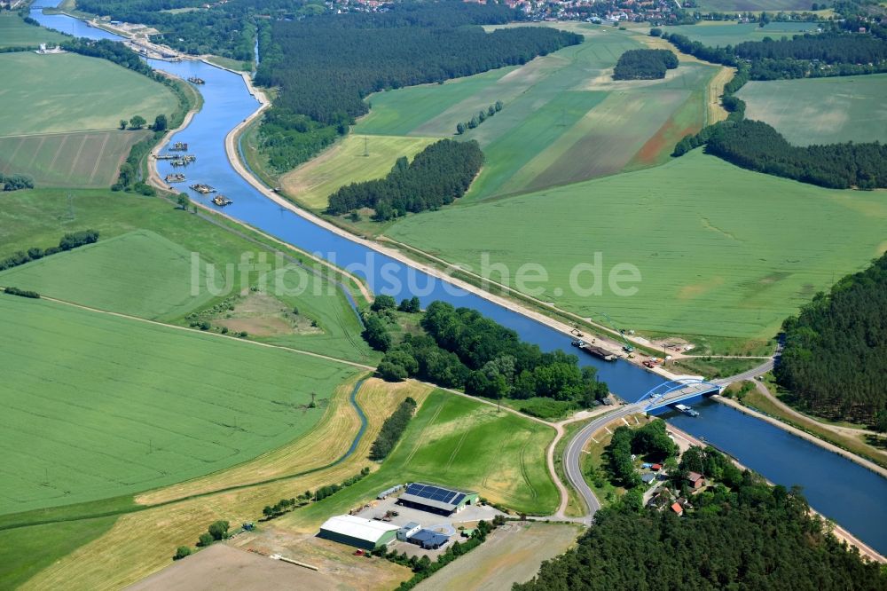 Parchau von oben - Durchstich Parchau im Elbe-Havel-Kanal im Bundesland Sachsen-Anhalt