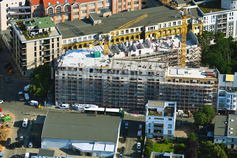 Luftaufnahme Leipzig - Eckhaus- Baustelle zum Neubau eines Wohn- und Geschäftshauses in Leipzig im Bundesland Sachsen, Deutschland