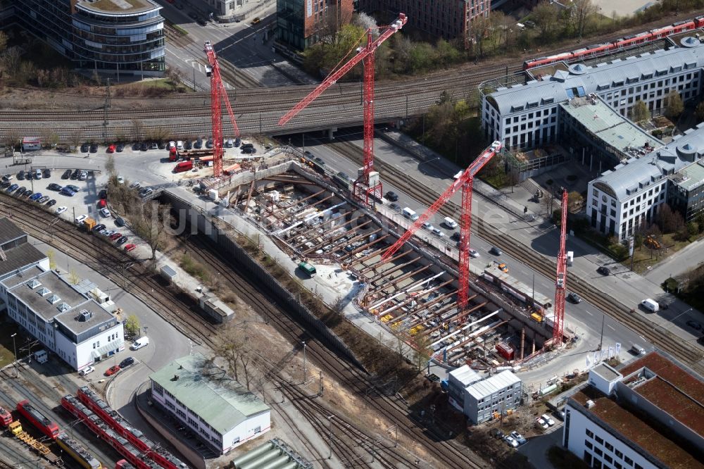 Luftaufnahme München - Eckhaus- Baustelle zum Neubau eines Wohn- und Geschäftshauses im Ortsteil Laim in München im Bundesland Bayern, Deutschland