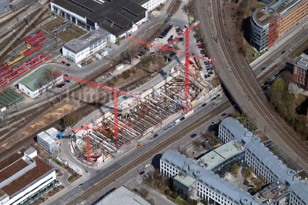 Luftaufnahme München - Eckhaus- Baustelle zum Neubau eines Wohn- und Geschäftshauses im Ortsteil Laim in München im Bundesland Bayern, Deutschland