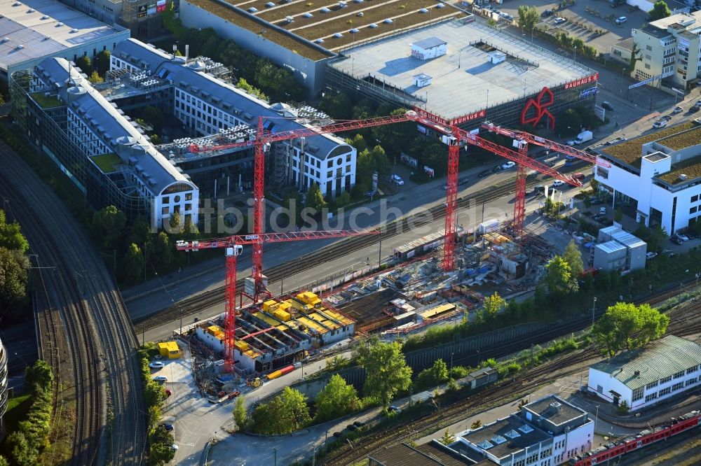 Luftaufnahme München - Eckhaus- Baustelle zum Neubau eines Wohn- und Geschäftshauses im Ortsteil Laim in München im Bundesland Bayern, Deutschland