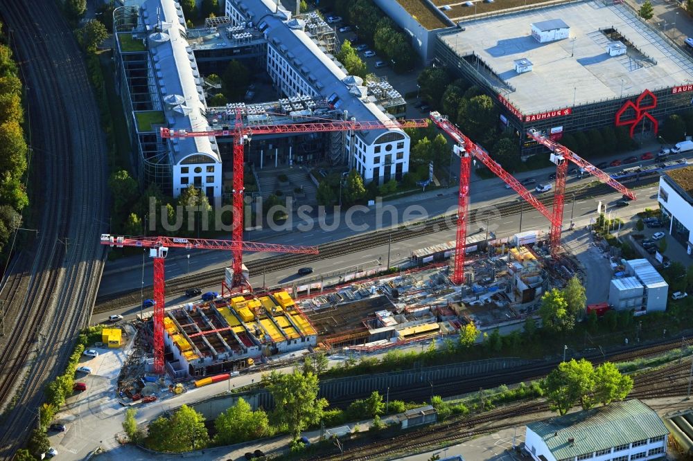 München aus der Vogelperspektive: Eckhaus- Baustelle zum Neubau eines Wohn- und Geschäftshauses im Ortsteil Laim in München im Bundesland Bayern, Deutschland