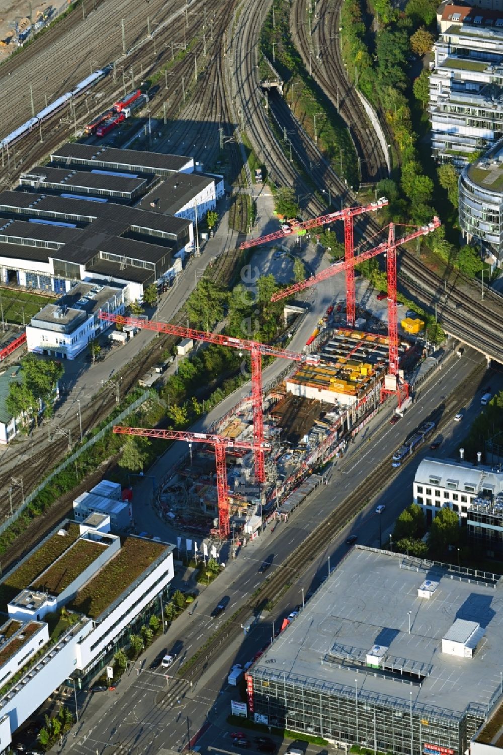 München von oben - Eckhaus- Baustelle zum Neubau eines Wohn- und Geschäftshauses im Ortsteil Laim in München im Bundesland Bayern, Deutschland