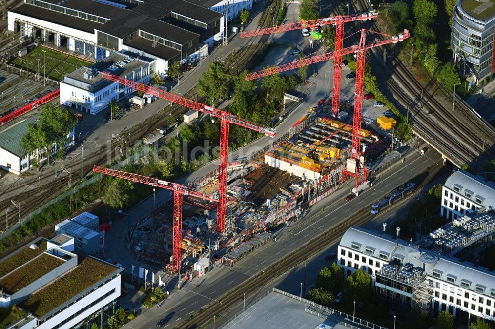 München aus der Vogelperspektive: Eckhaus- Baustelle zum Neubau eines Wohn- und Geschäftshauses im Ortsteil Laim in München im Bundesland Bayern, Deutschland