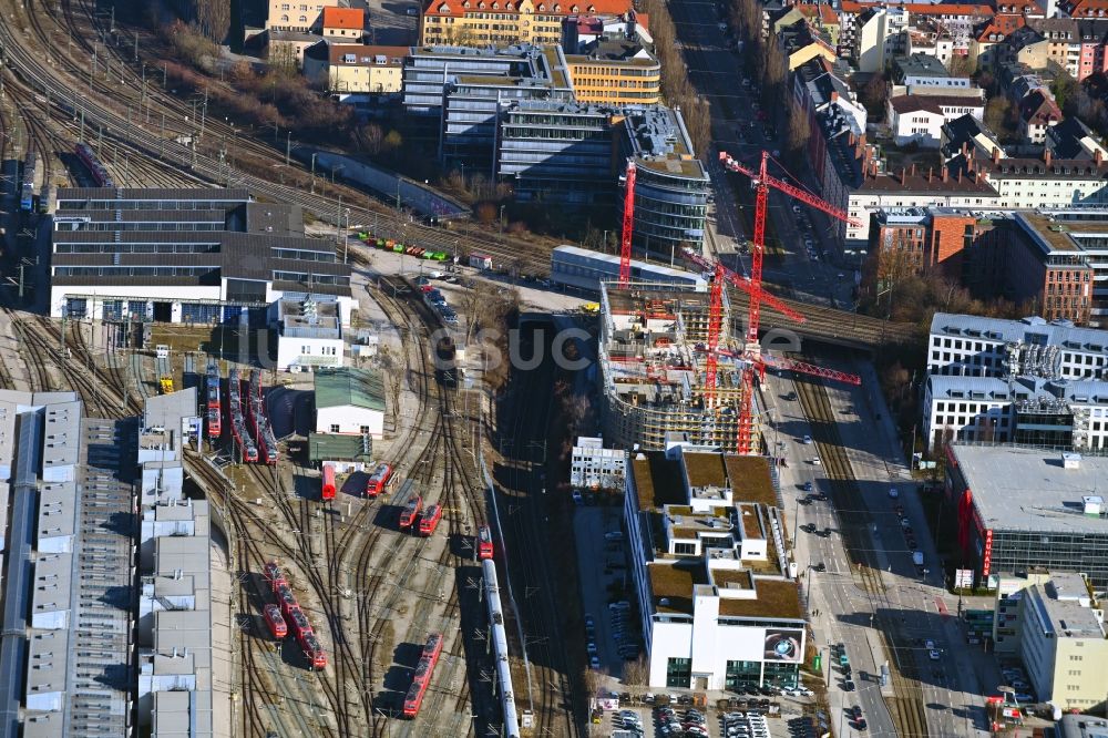 München aus der Vogelperspektive: Eckhaus- Baustelle zum Neubau eines Wohn- und Geschäftshauses im Ortsteil Laim in München im Bundesland Bayern, Deutschland