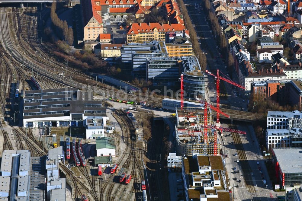 Luftbild München - Eckhaus- Baustelle zum Neubau eines Wohn- und Geschäftshauses im Ortsteil Laim in München im Bundesland Bayern, Deutschland