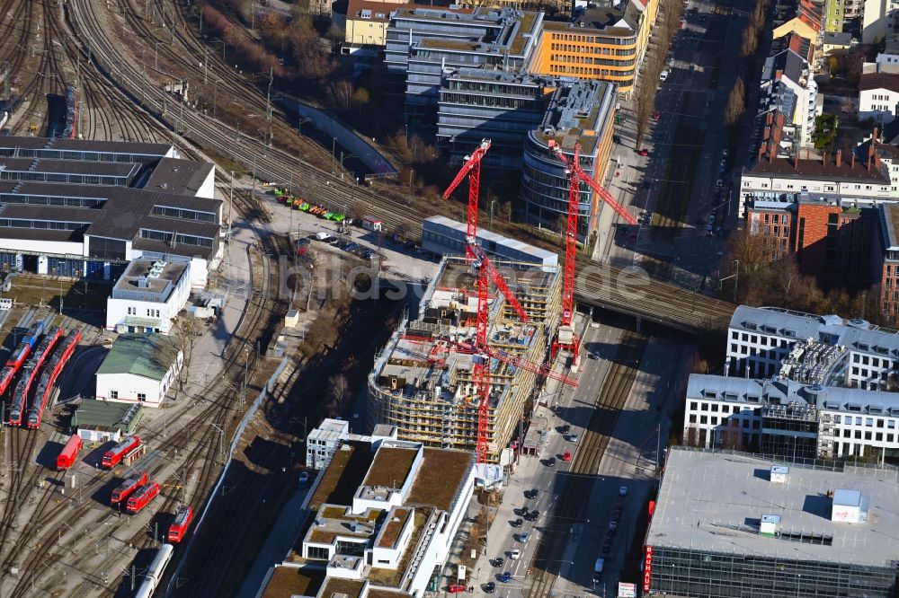 Luftaufnahme München - Eckhaus- Baustelle zum Neubau eines Wohn- und Geschäftshauses im Ortsteil Laim in München im Bundesland Bayern, Deutschland