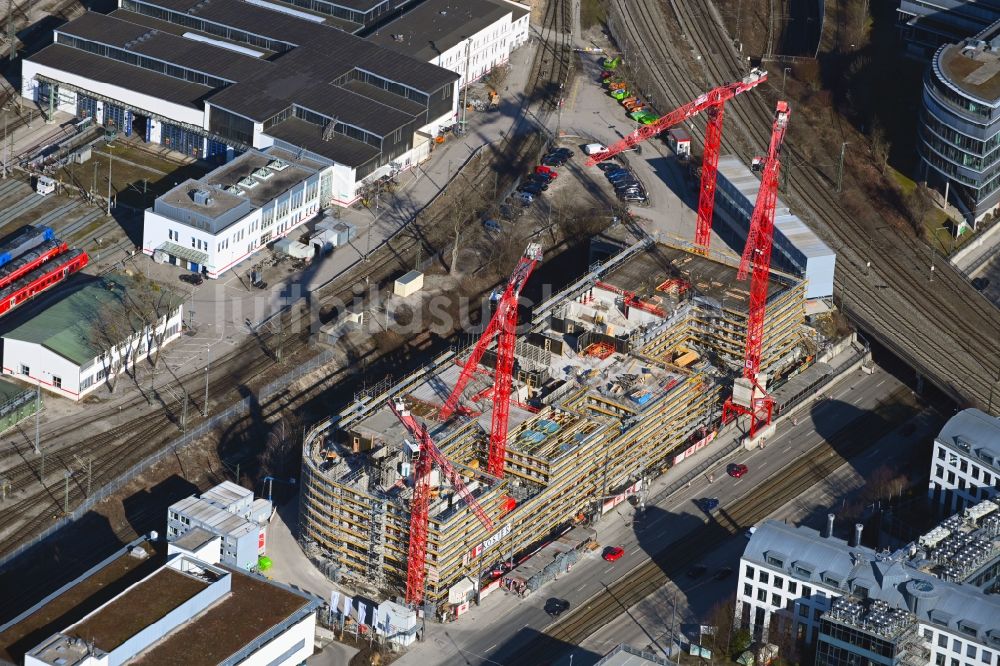 München von oben - Eckhaus- Baustelle zum Neubau eines Wohn- und Geschäftshauses im Ortsteil Laim in München im Bundesland Bayern, Deutschland