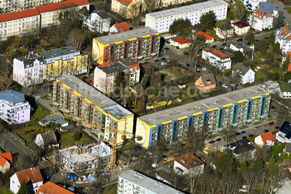 Berlin von oben - Eckhaus- Baustelle zum Neubau eines Wohn- und Geschäftshauses im Ortsteil Wilhelmsruh in Berlin, Deutschland