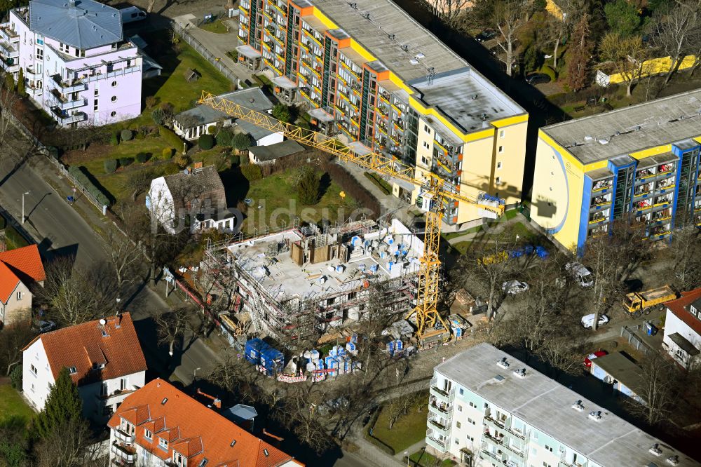 Berlin aus der Vogelperspektive: Eckhaus- Baustelle zum Neubau eines Wohn- und Geschäftshauses im Ortsteil Wilhelmsruh in Berlin, Deutschland