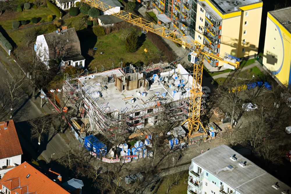 Luftbild Berlin - Eckhaus- Baustelle zum Neubau eines Wohn- und Geschäftshauses im Ortsteil Wilhelmsruh in Berlin, Deutschland