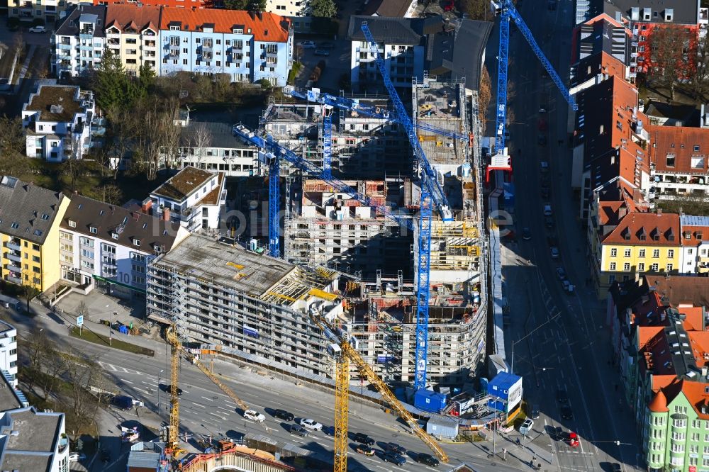 Luftaufnahme München - Eckhaus- Baustelle zum Neubau eines Wohn- und Geschäftshauses PLAZA Pasing im Ortsteil Pasing-Obermenzing in München im Bundesland Bayern, Deutschland